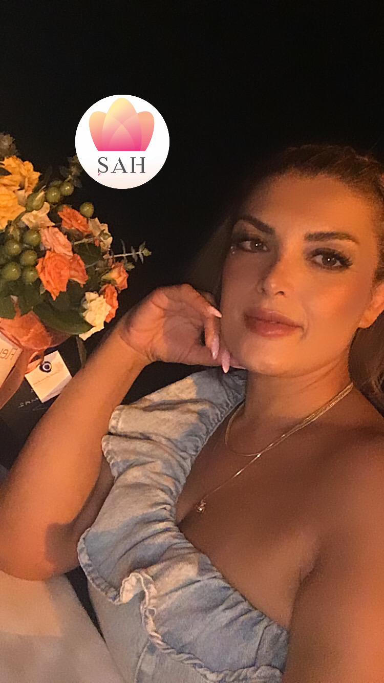 Şah beauty.Gazel Hayat — salondan bir kare