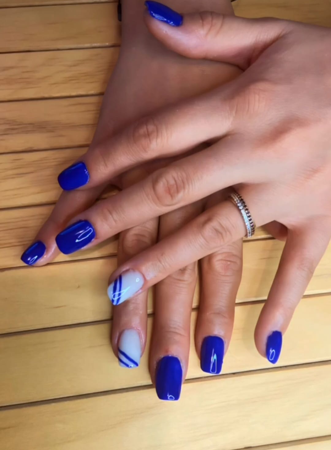İsnur Nails Çiğli Nail Art Tirnak — salondan bir kare